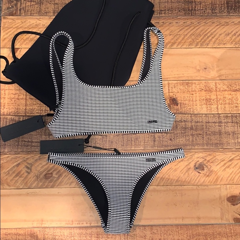 Triangl Valentine Black stripe bikini set!